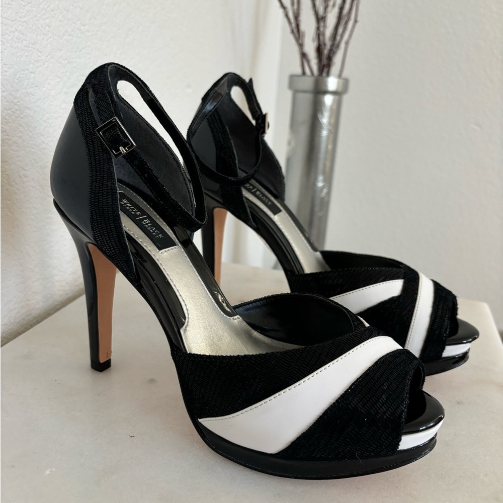 New -WHBM Tosha Black and White Pump/Heel Size-7M